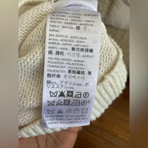 Levi’s Cherry Sweater Size M. - Picture 7 of 8